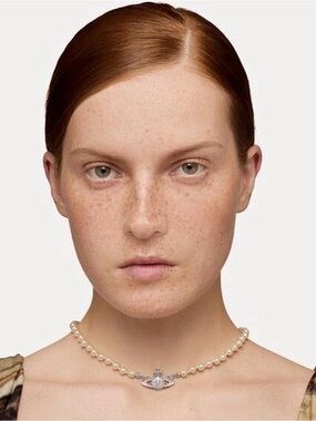 AUTHENTIC Vivienne Westwood Mini Bas Relief Pearl Orb Choker